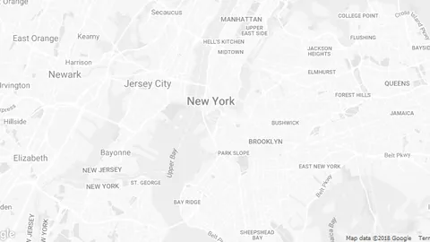 “养老院深处：温馨家园与希望之光映照”