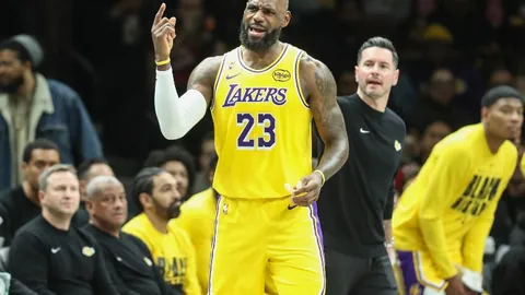 雷迪克火力全开，湖人攻势如潮，魔术师盛赞！