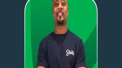 内马尔赛后与团队共享欢乐瞬间📸