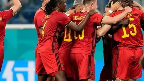 欧冠16强激战：皇家马德里与马竞巅峰对决，巴塞罗那逃脱巴黎危机